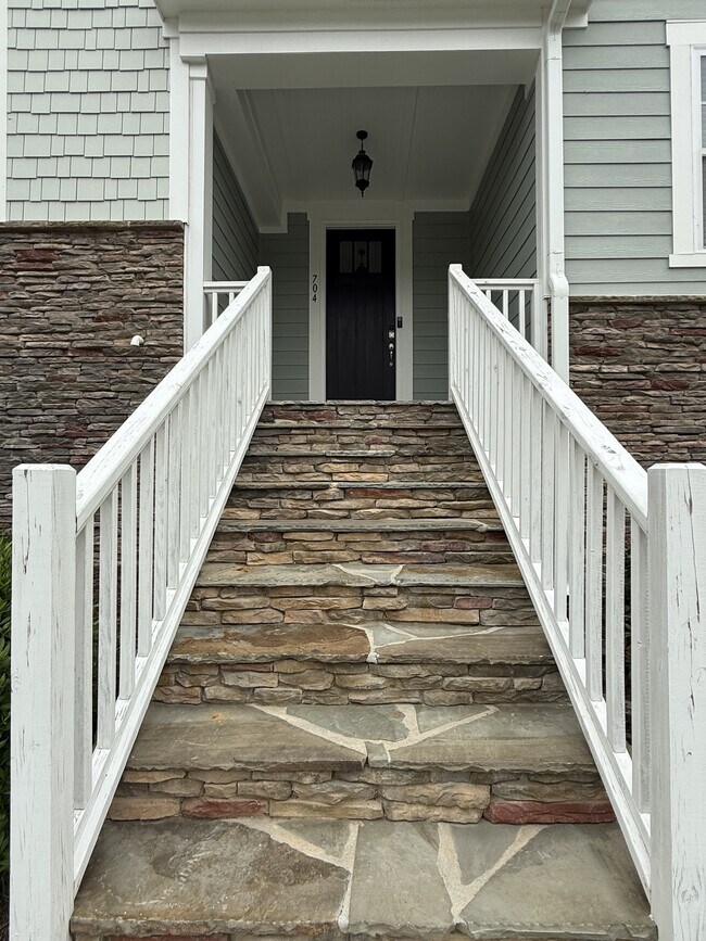 Building Photo - 704 Carraway Garden Dr