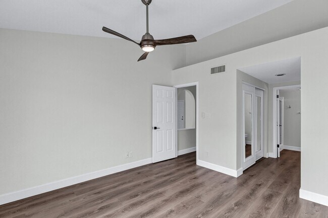 Building Photo - 2/2