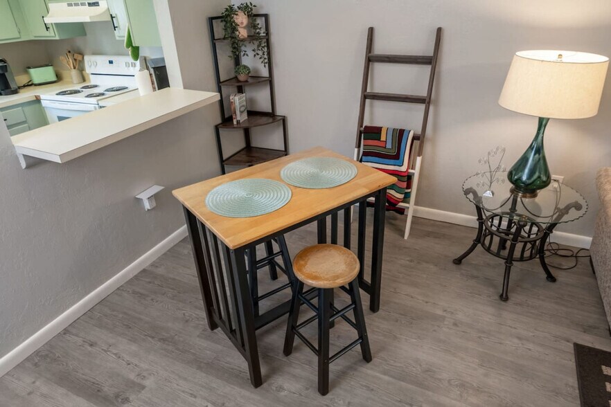 Building Photo - 2300 SW 43rd St