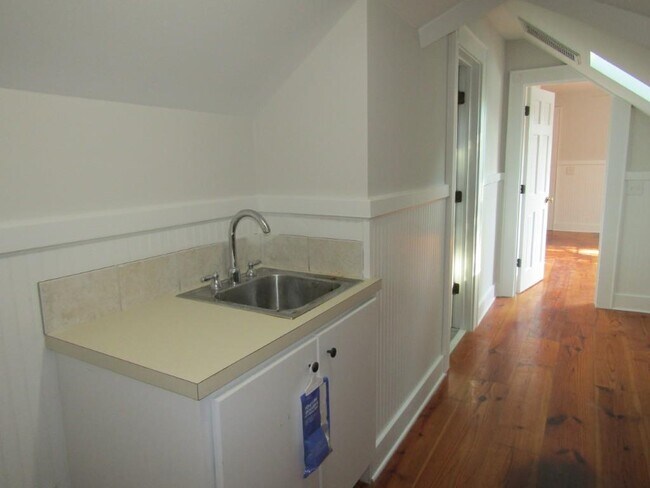 Building Photo - 703 Tradewind Ct