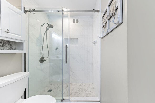 Building Photo - 405 Plantation Rd