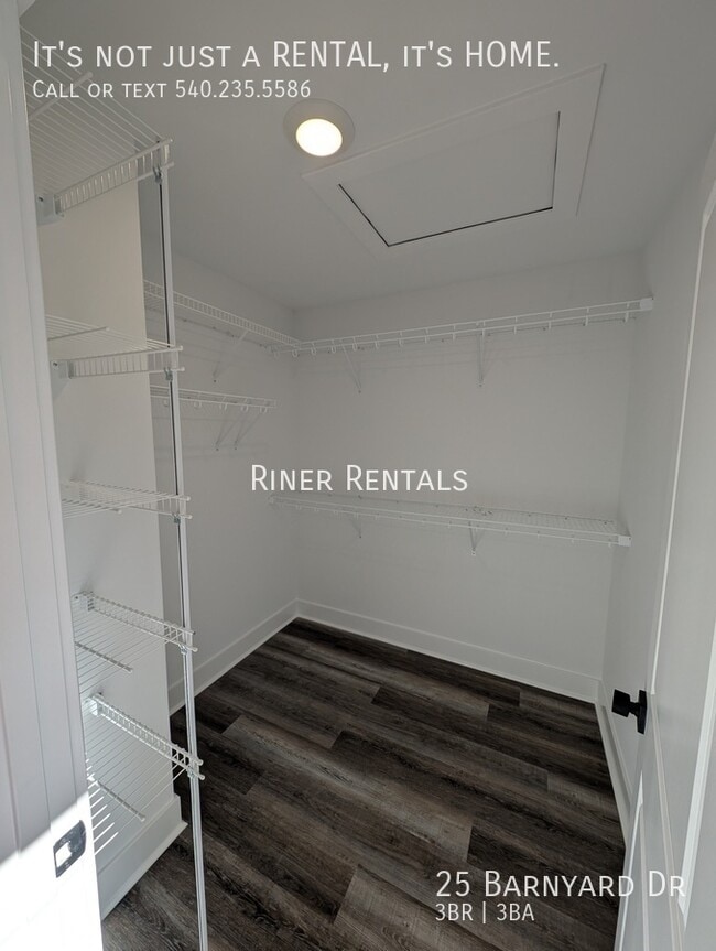 Building Photo - 25 Barnyard Dr