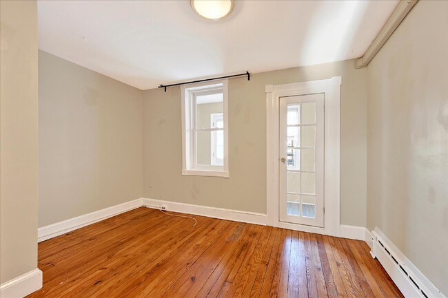 Building Photo - Beautiful Rowhome in Canton with 2 Beds, 2...