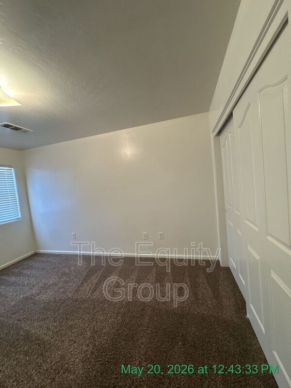 Building Photo - 407 N Park St