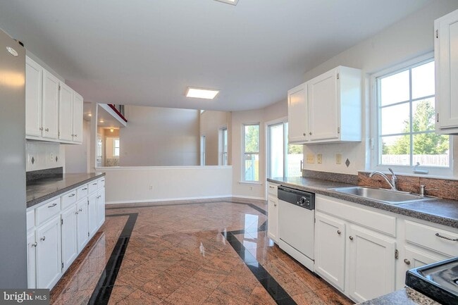 Building Photo - 27 Samantha Dr