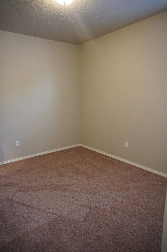 Building Photo - Spacious 4 bedroom Rio Rancho home in Enchanted Hills! Refrigerated air. Right off 550