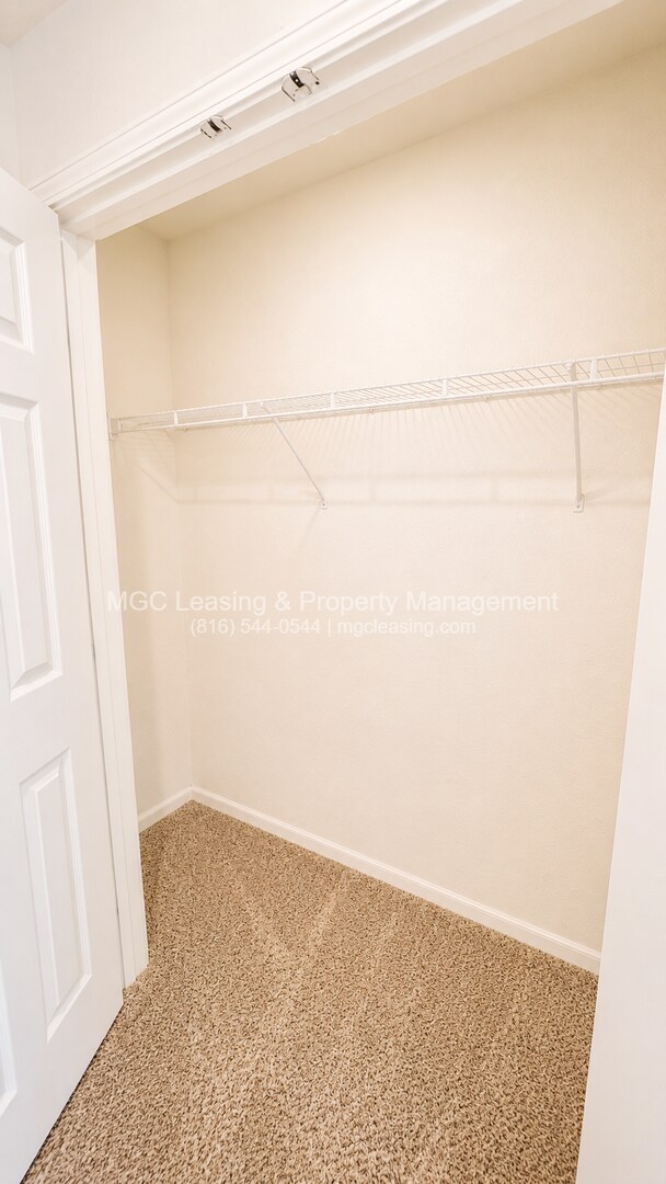 Building Photo - Creekwood Park Townhomes: 3 bedroom Duplex with unique floor plan for rent in the Northland