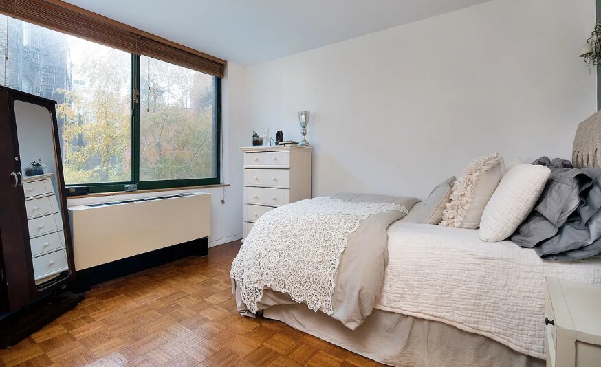 Building Photo - 295 Greenwich St