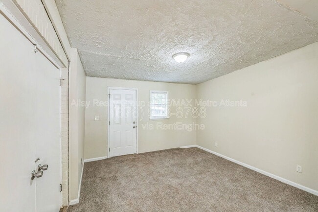 Building Photo - 16 Bromack Dr SE