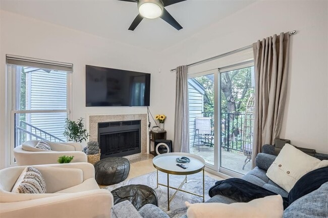 Building Photo - 802 S 1st St