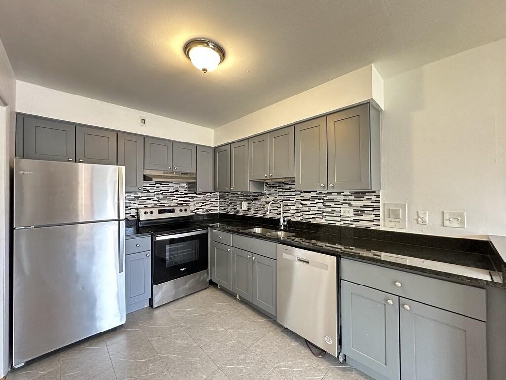 Building Photo - 1653 Oakwood Ave