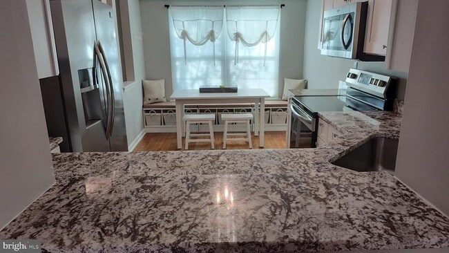 Building Photo - 442 Darby Ln