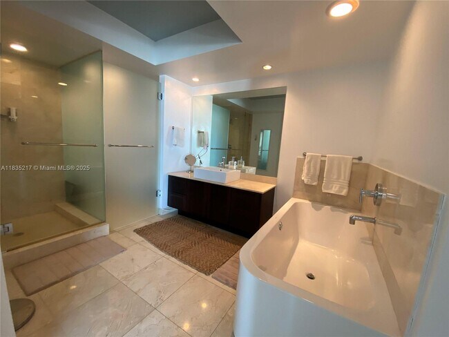 Building Photo - 150 Sunny Isles Blvd