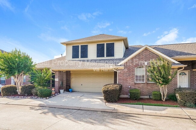 Building Photo - 1719 Village Townhome Dr