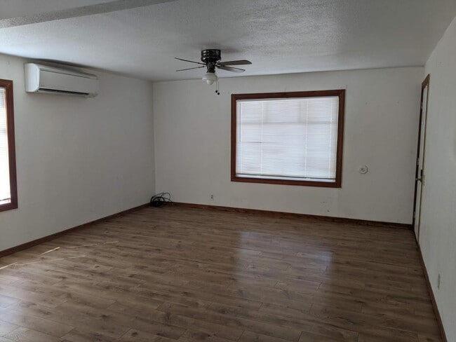 Building Photo - 1456 Bebeau Ln