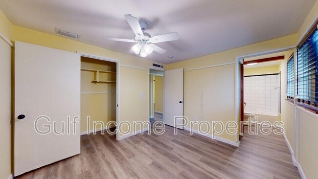 Building Photo - 3202 21st Ave W
