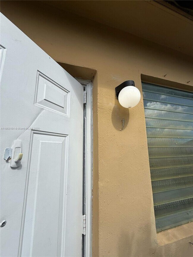 Primary Photo - 361 Sharar Ave