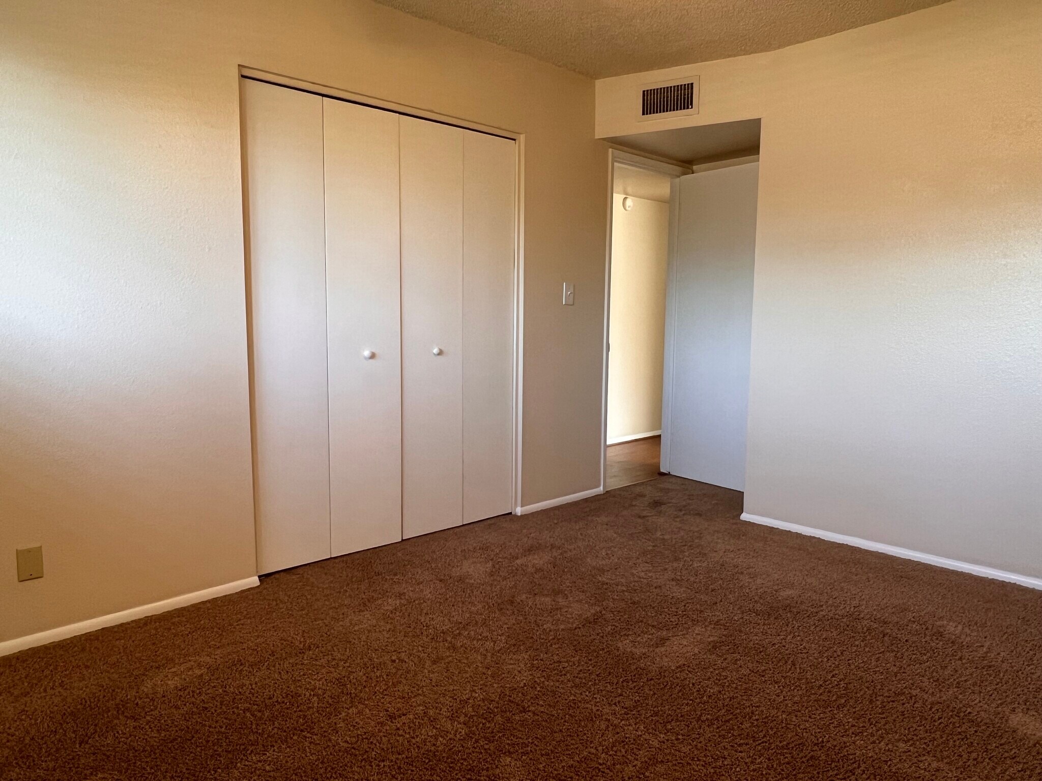 Building Photo - 2131 E Palmcroft Dr