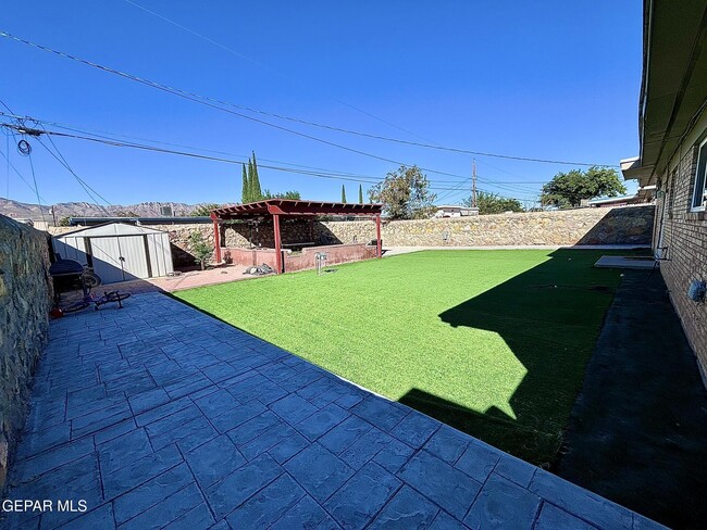 Building Photo - 10517 Tareyton St