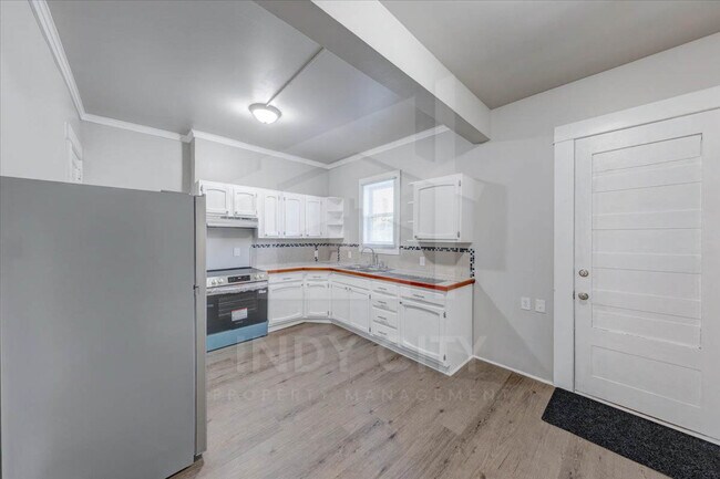 Building Photo - 622 N Mulberry St