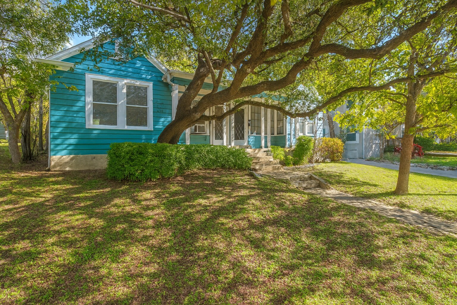 Building Photo - 202 E 31st St