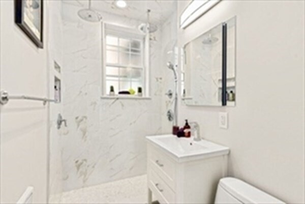 Building Photo - 205 Mount Auburn St