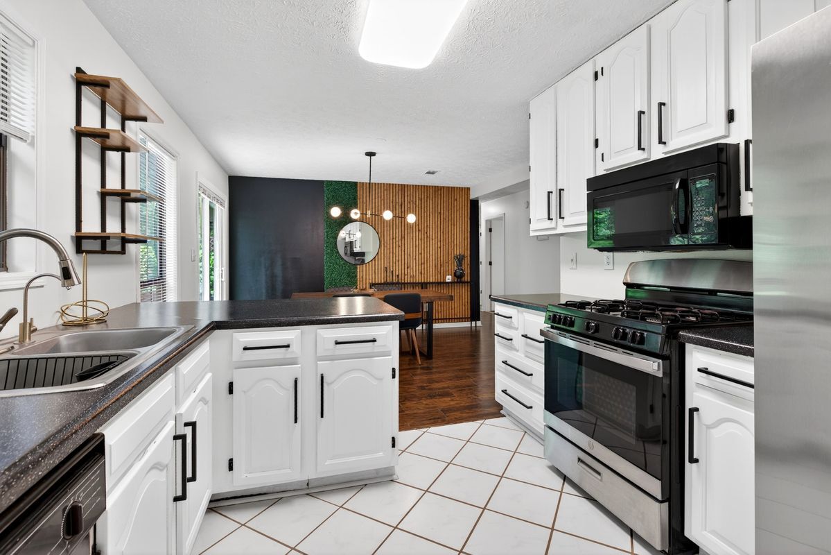 Building Photo - 11525 Matthews Trail