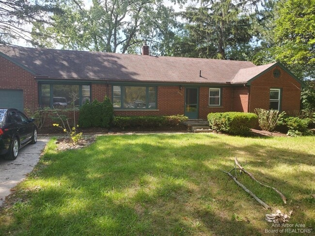 Primary Photo - 2554 Crystal Dr