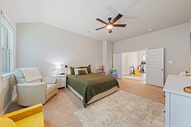 Building Photo - 1020 Highland Vista