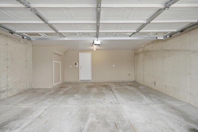 Building Photo - 2780 Ashcombe Dr.