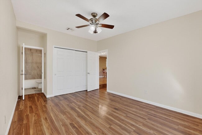 Building Photo - 1237 Pitt St NE