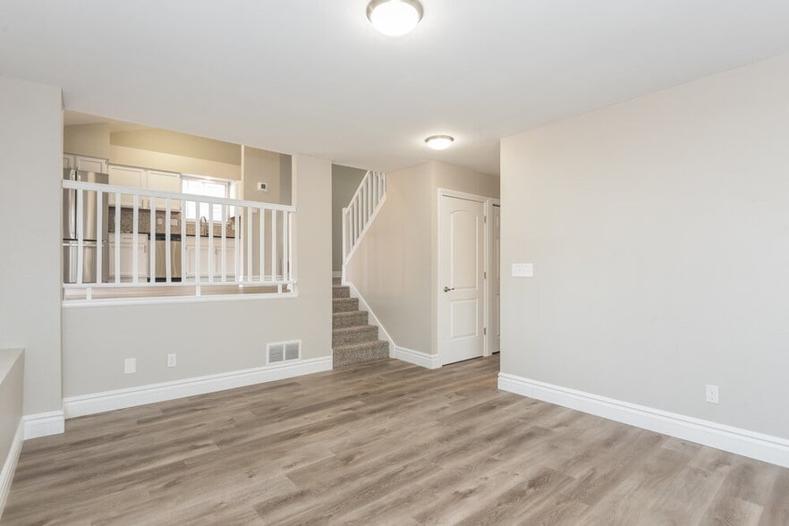 Building Photo - 7647 Halleys Dr