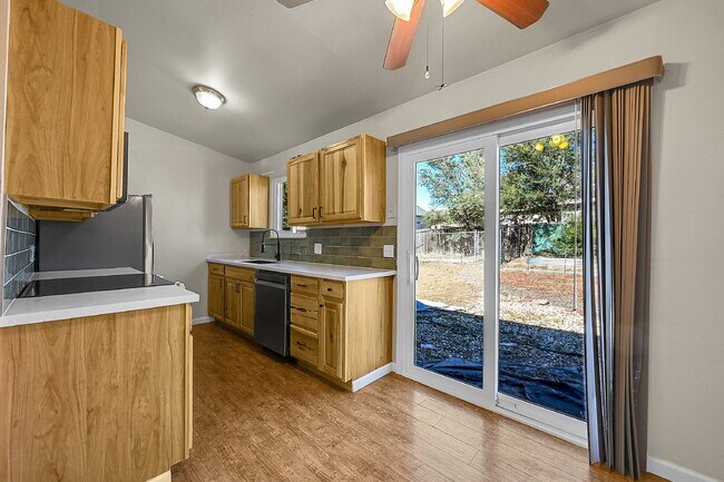 Building Photo - $1,945.00, 4-bed, 2-bath located in Colora...