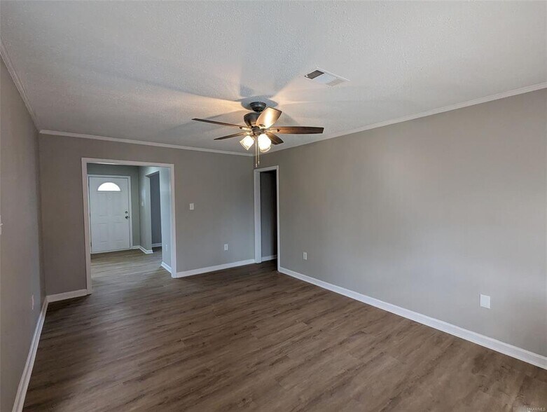 Building Photo - 2629 Old Orchard Ln