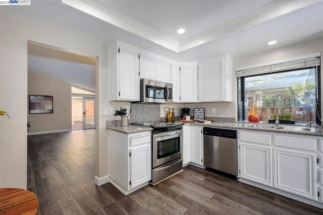 Building Photo - Beautiful Two Bedroom Home in Pleasanton