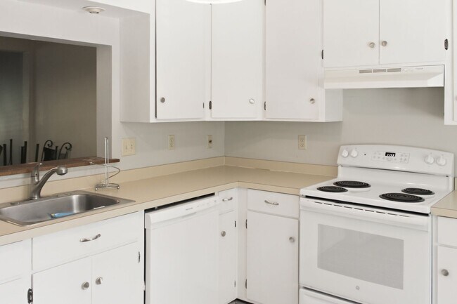 Building Photo - 124 Blithe Ct