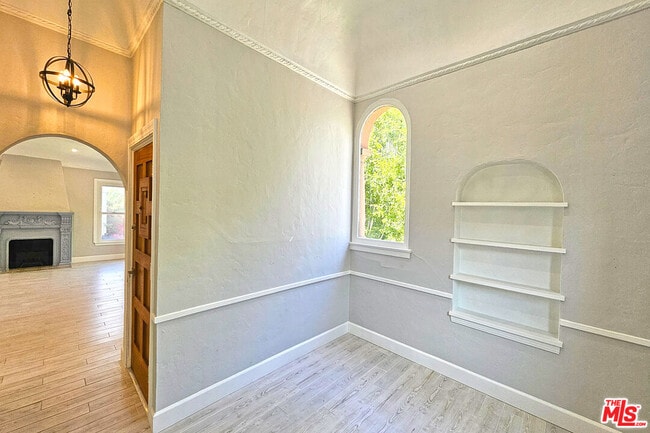 Building Photo - 1152 S Hayworth Ave