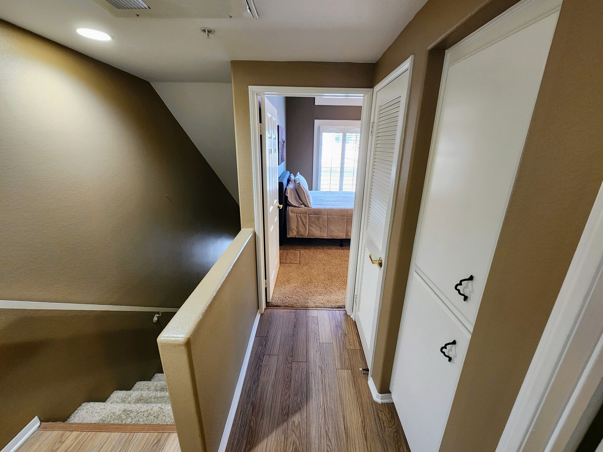 Building Photo - 5240 Premiere Hls Dr