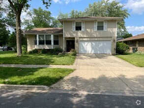 Building Photo - 2102 E Robinhood Ln