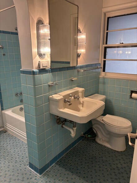 Building Photo - 745 S Sandusky Ave