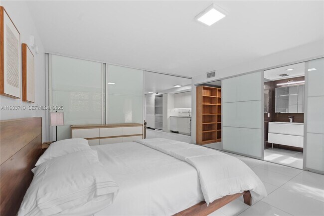 Building Photo - 301 Jefferson Ave