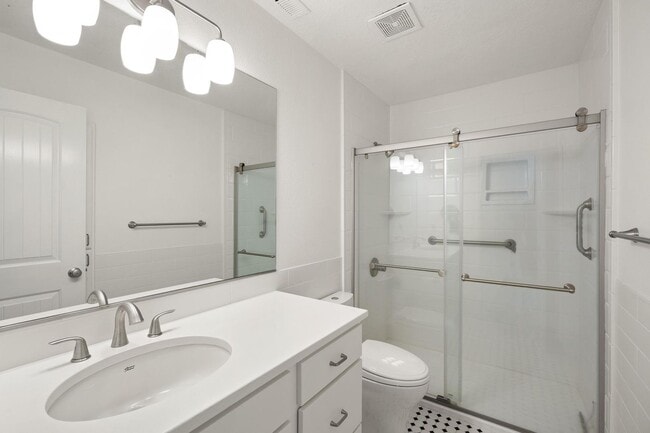 Building Photo - Updated 2BD/2BA Condo in North Portland! S...