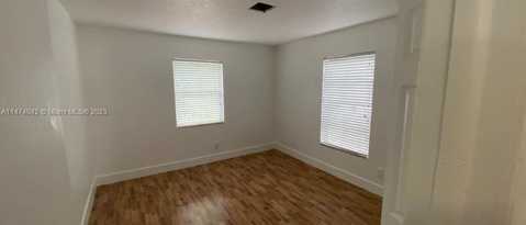 Building Photo - 1406 Arpeika St