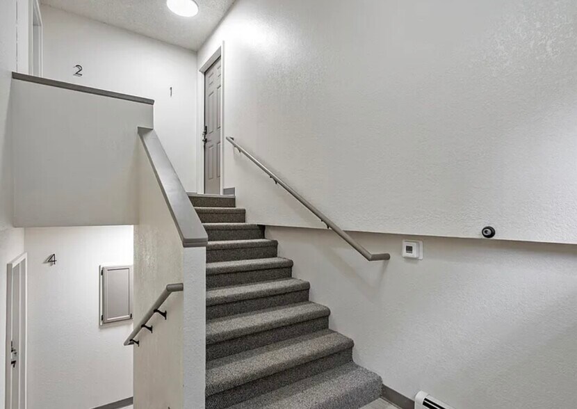 Building Photo - 1117 Karluk St