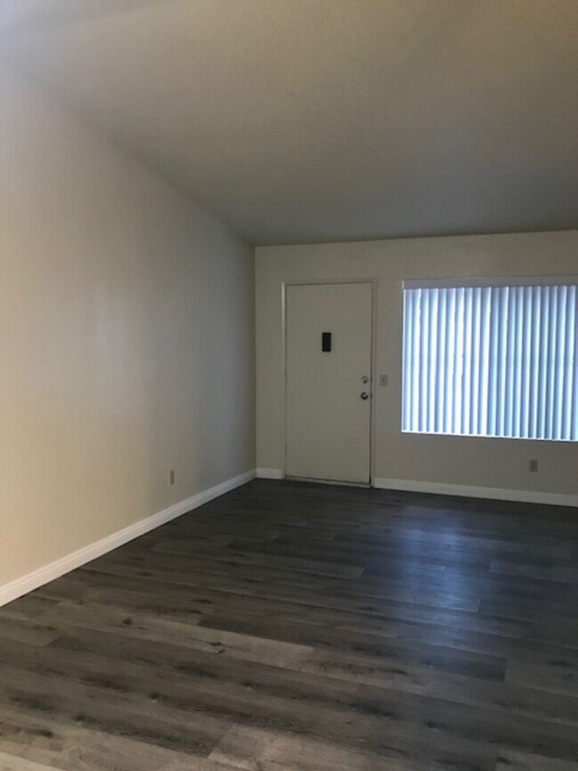 Building Photo - Rancho Meadows