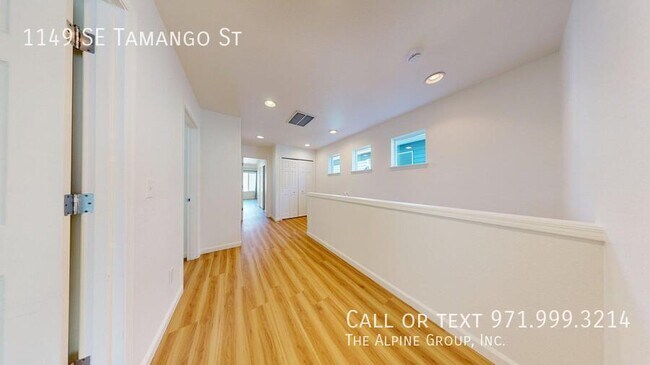 Building Photo - 1149 SE Tamango St