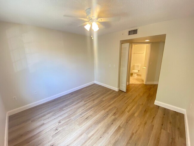 Building Photo - 4155 N Haverhill Rd