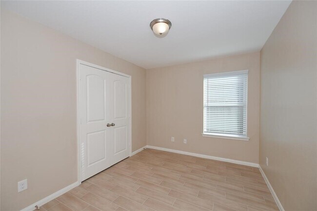 Building Photo - 1001 Strawberry Ridge Dr
