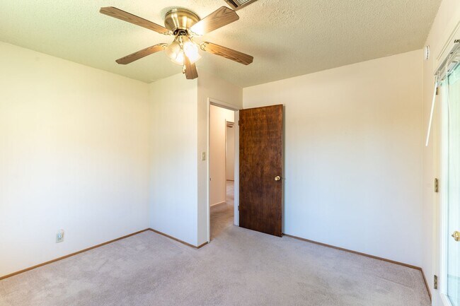 Building Photo - Adorable West Morgan Hill Family Home!