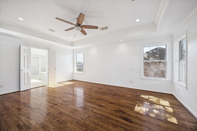 Building Photo - 4601 Mimosa Dr